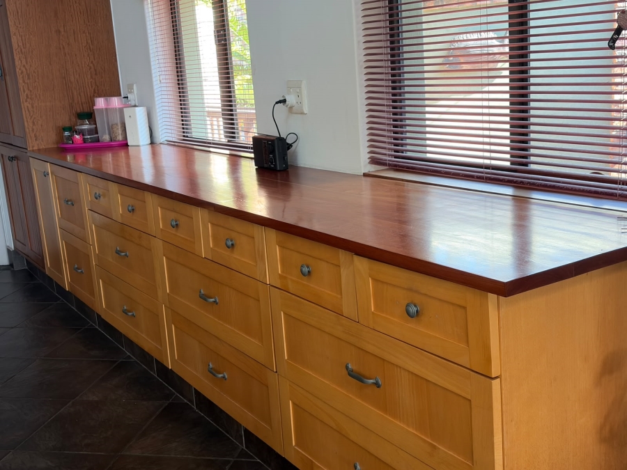 6 Bedroom Property for Sale in West Bank Eastern Cape